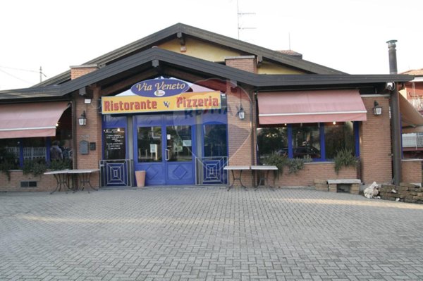 villa in vendita ad Oleggio Castello