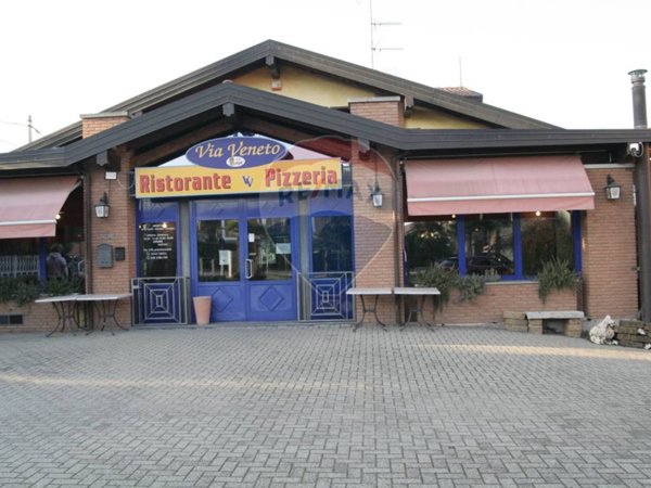 villa in vendita ad Oleggio Castello