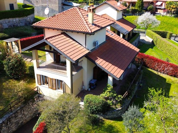 casa indipendente in vendita ad Oleggio Castello