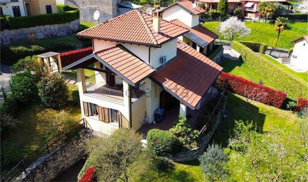 casa indipendente in vendita ad Oleggio Castello