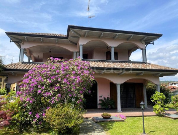 casa indipendente in vendita ad Oleggio Castello