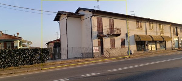 casa indipendente in vendita ad Oleggio Castello