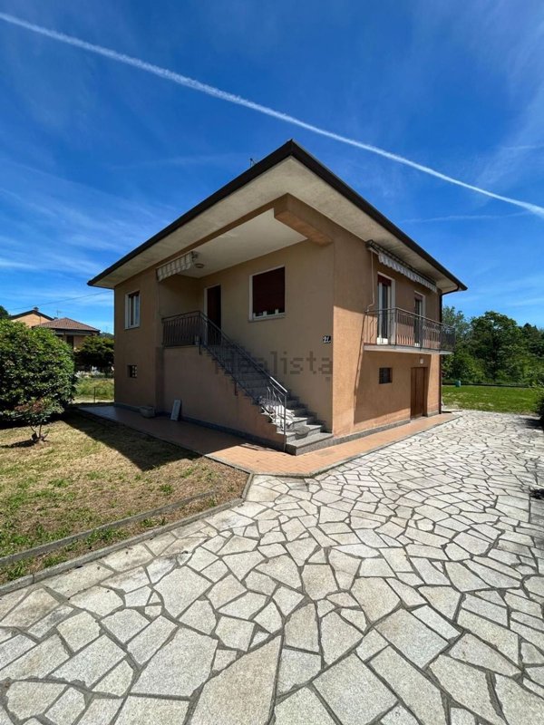 casa indipendente in vendita ad Oleggio Castello