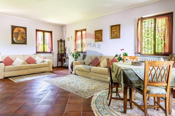 casa indipendente in vendita ad Oleggio Castello