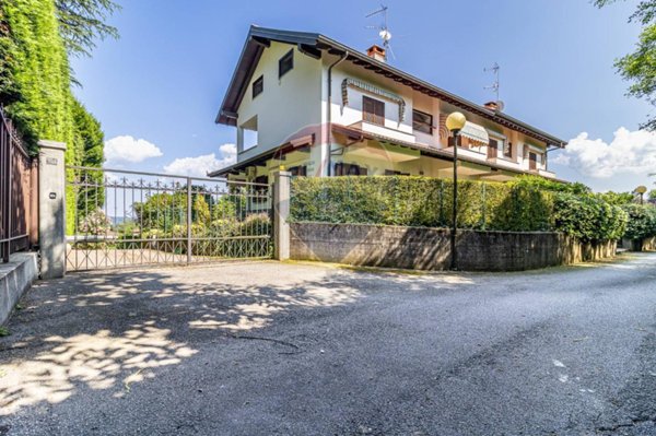 casa indipendente in vendita ad Oleggio Castello