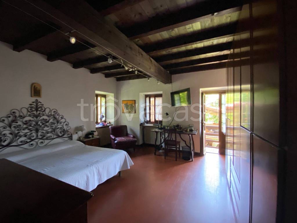 casa indipendente in vendita ad Oleggio Castello in zona La Valle