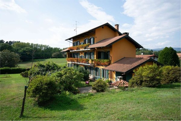 villa in vendita ad Oleggio Castello