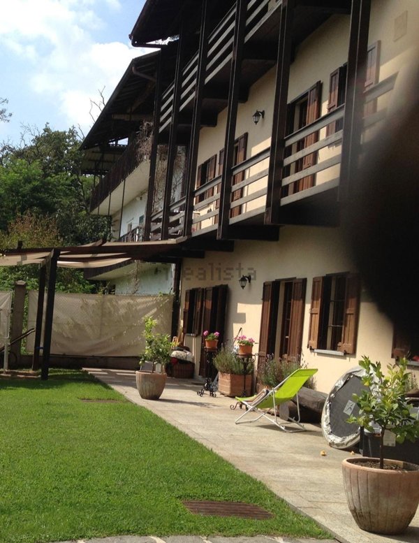 casa indipendente in vendita ad Oleggio Castello