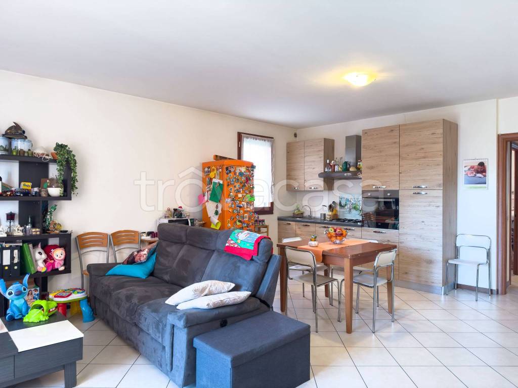 appartamento in vendita ad Oleggio Castello