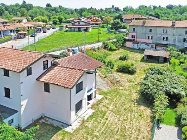 casa indipendente in vendita ad Oleggio Castello