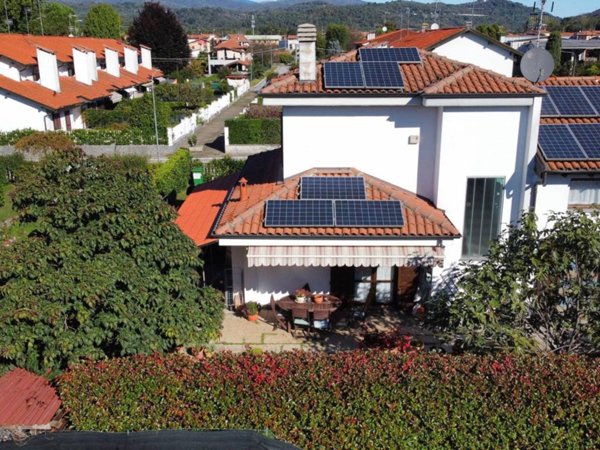 casa indipendente in vendita ad Oleggio Castello