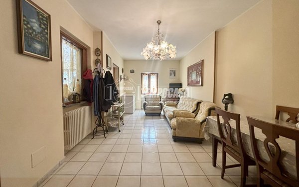 casa indipendente in vendita ad Oleggio Castello