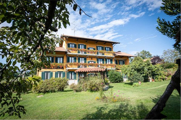 casa indipendente in vendita ad Oleggio Castello