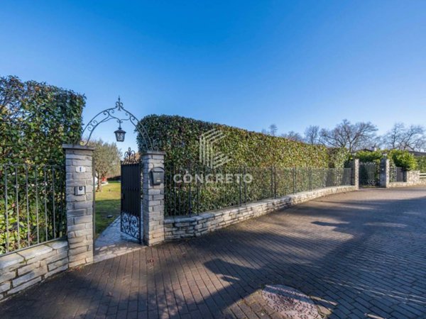 villa in vendita ad Oleggio Castello