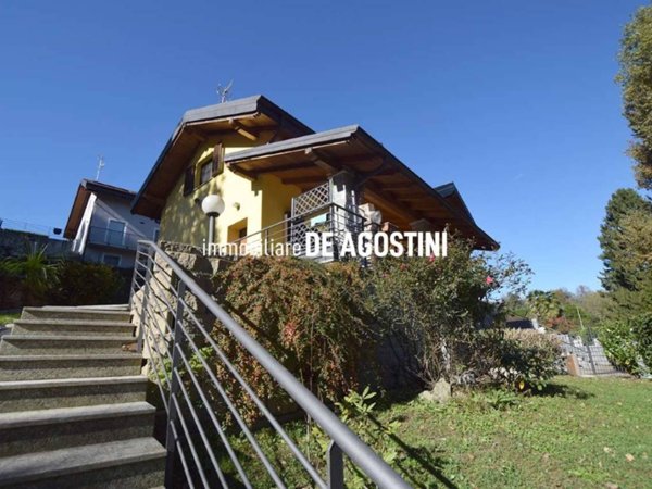 casa indipendente in vendita ad Oleggio Castello