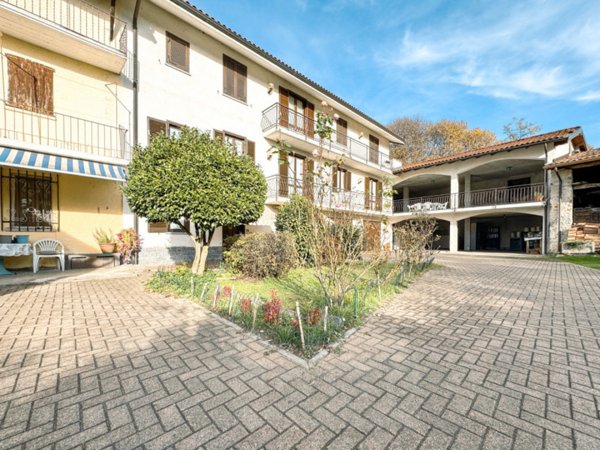 villa in vendita ad Oleggio Castello