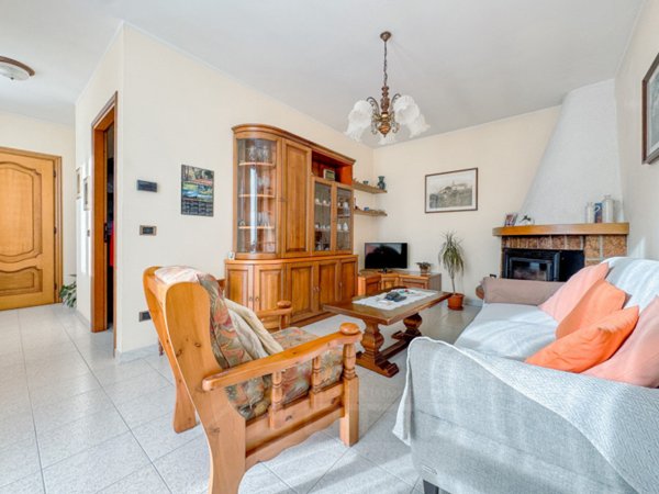 villa in vendita ad Oleggio Castello