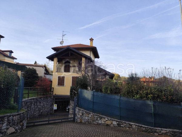 casa indipendente in vendita ad Oleggio Castello