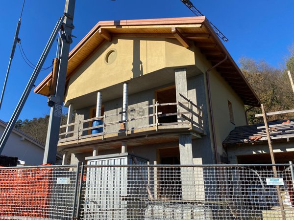 casa indipendente in vendita ad Oleggio Castello