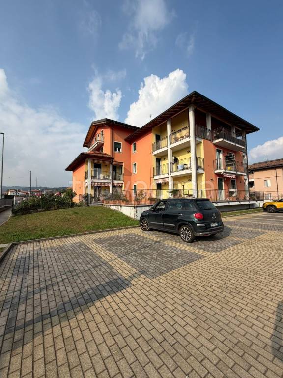 appartamento in vendita ad Oleggio Castello