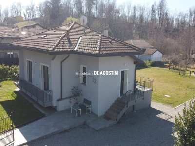 casa indipendente in vendita ad Oleggio Castello