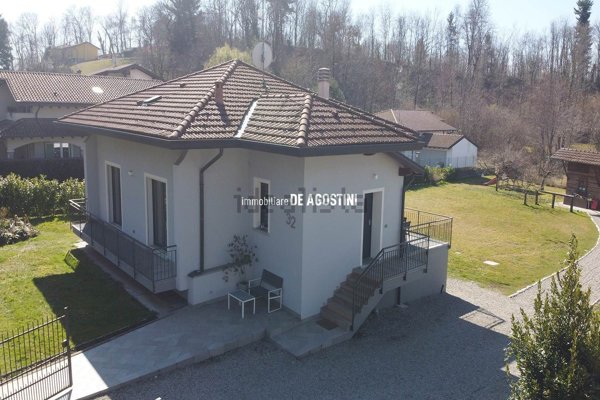 casa indipendente in vendita ad Oleggio Castello