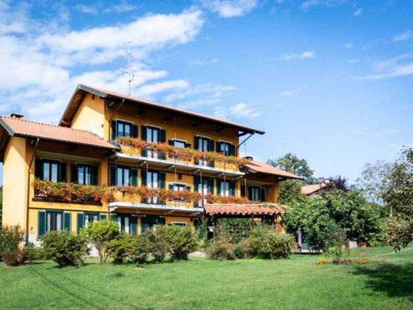 casa indipendente in vendita ad Oleggio Castello