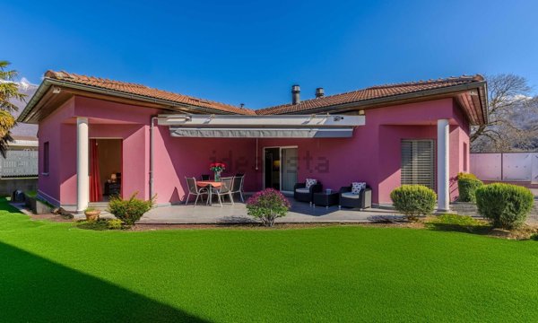 casa indipendente in vendita ad Oleggio Castello