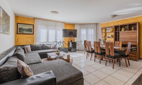 casa indipendente in vendita ad Oleggio Castello