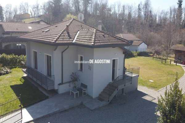 casa indipendente in vendita ad Oleggio Castello