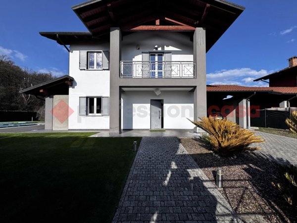 casa indipendente in vendita ad Oleggio Castello