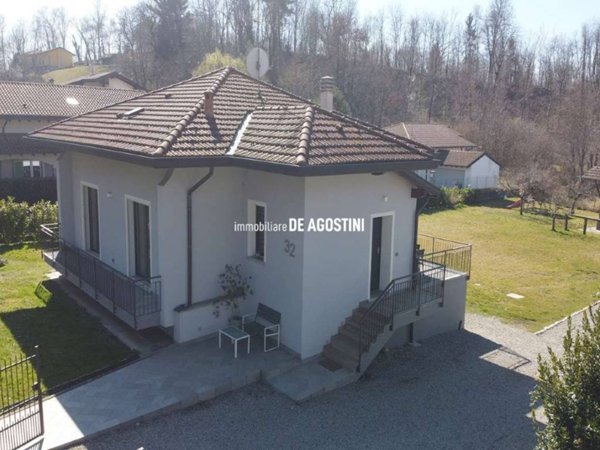 casa indipendente in vendita ad Oleggio Castello