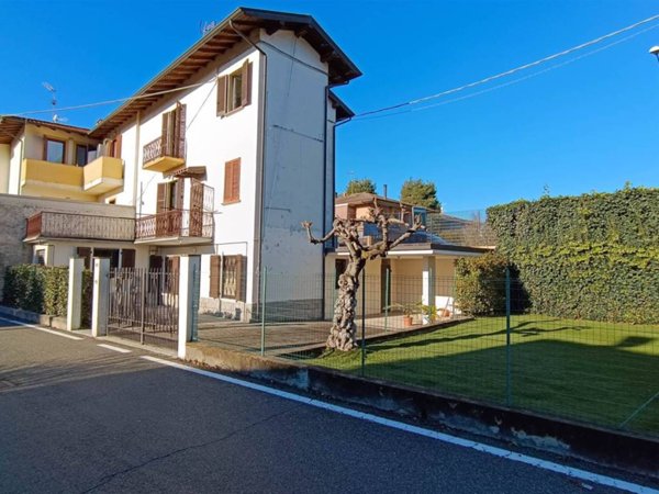 casa indipendente in vendita ad Oleggio Castello