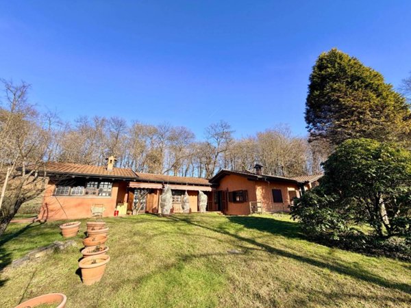 casa indipendente in vendita ad Oleggio Castello