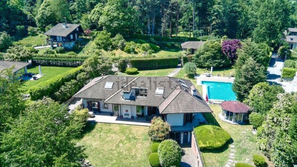 casa indipendente in vendita ad Oleggio Castello