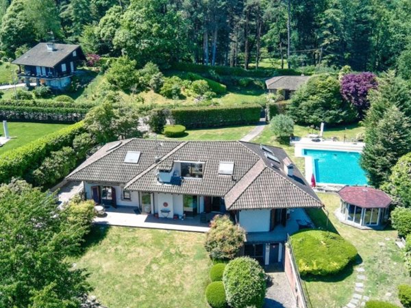 casa indipendente in vendita ad Oleggio Castello in zona Campora