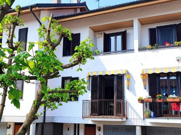 casa indipendente in vendita ad Oleggio Castello