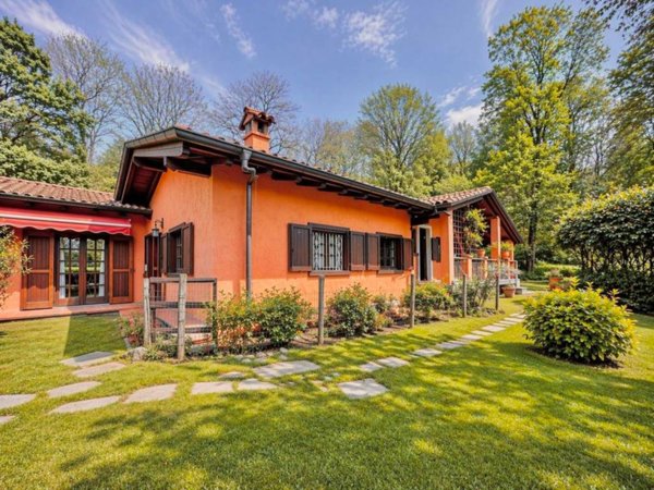 villa in vendita ad Oleggio Castello