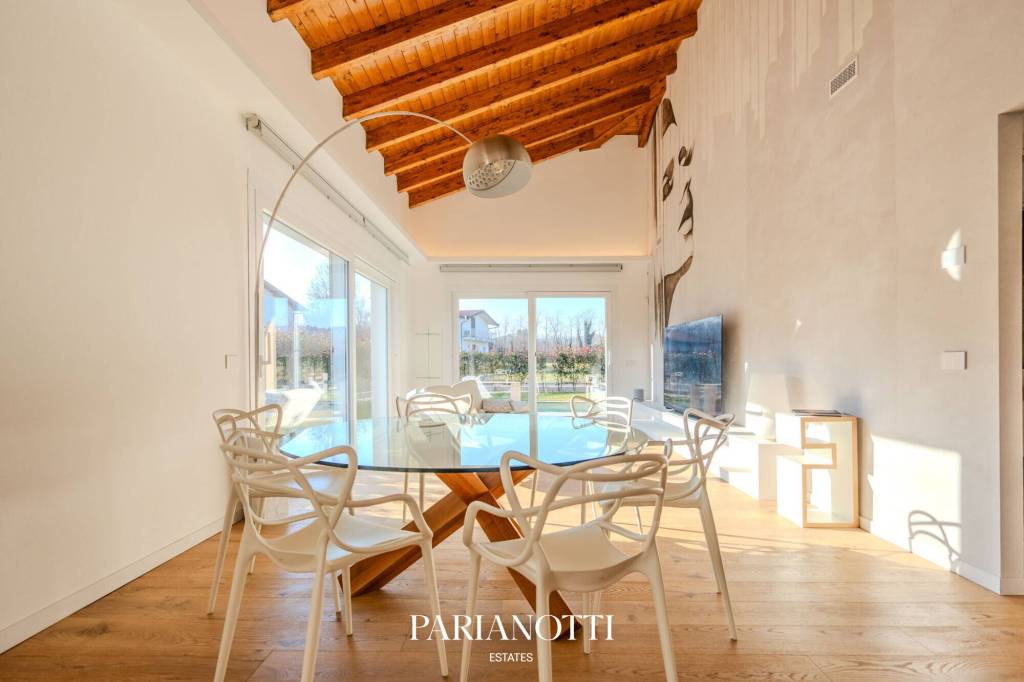 casa indipendente in vendita ad Oleggio Castello