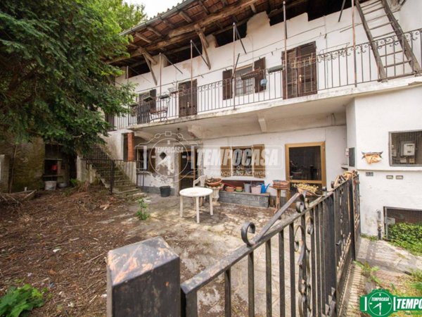 casa indipendente in vendita ad Oleggio Castello