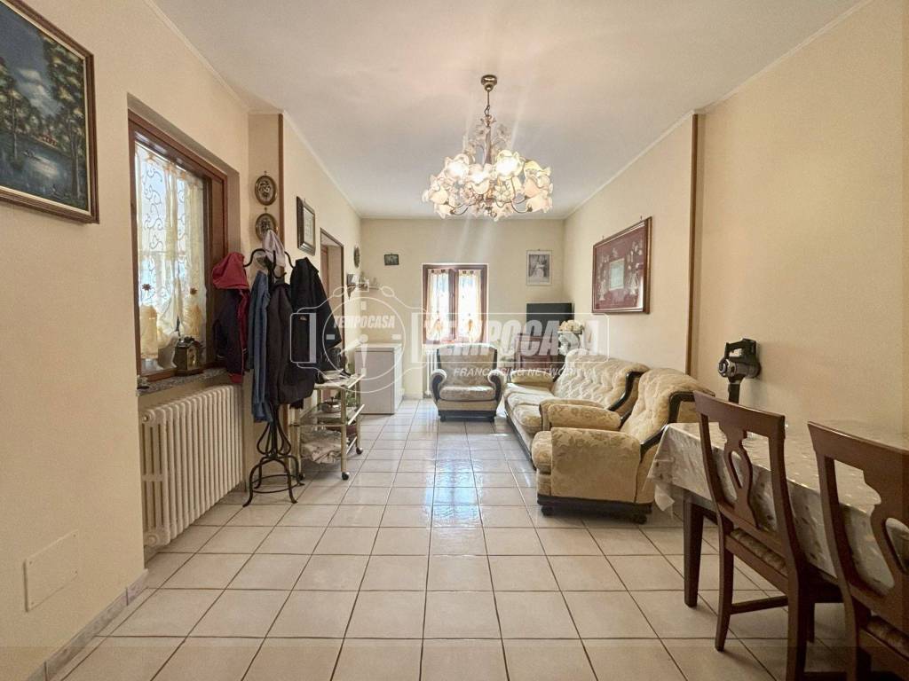 casa indipendente in vendita ad Oleggio Castello in zona Campora