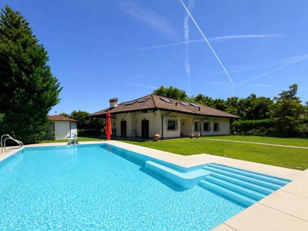 casa indipendente in vendita ad Oleggio Castello in zona Campora