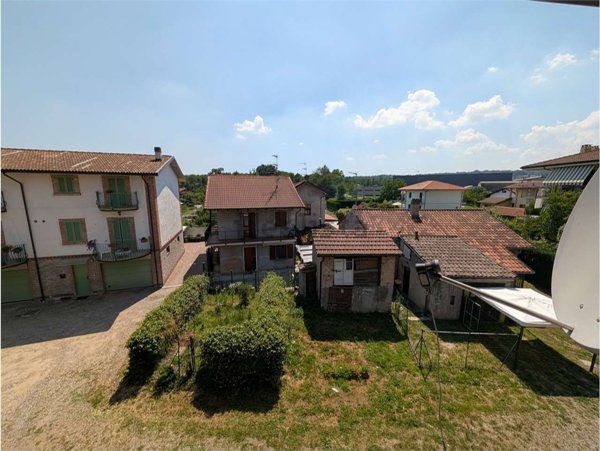 casa indipendente in vendita ad Oleggio Castello in zona Campora