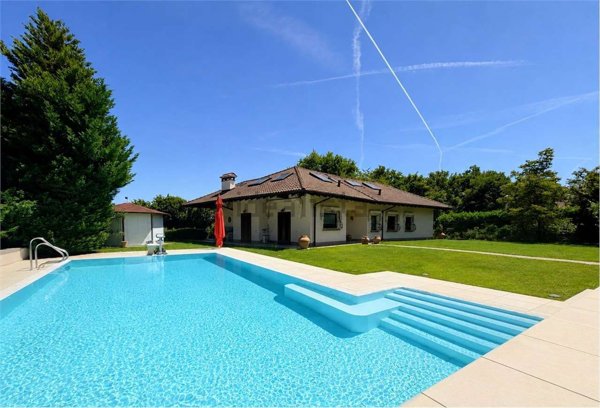 casa indipendente in vendita ad Oleggio Castello in zona Campora