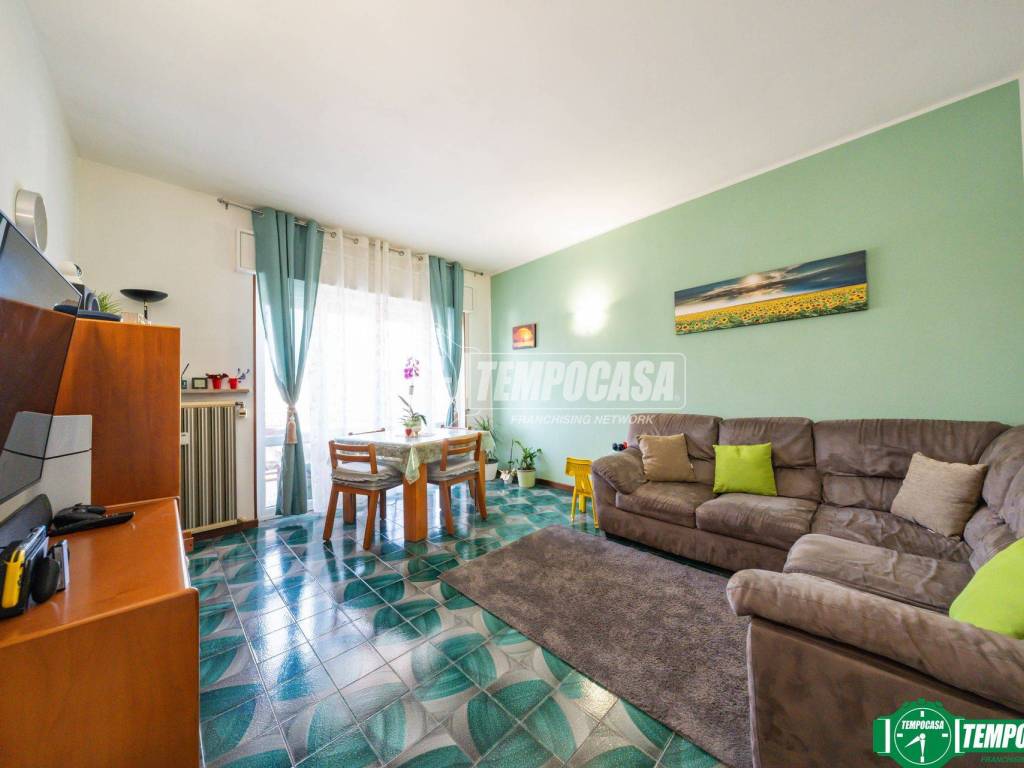 appartamento in vendita ad Oleggio Castello in zona Campora