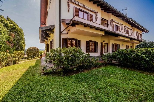 casa indipendente in vendita ad Oleggio Castello