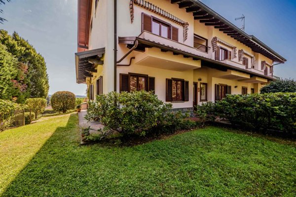 villa in vendita ad Oleggio Castello