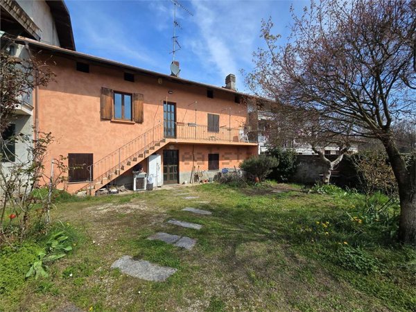 casa indipendente in vendita ad Oleggio Castello in zona Campora