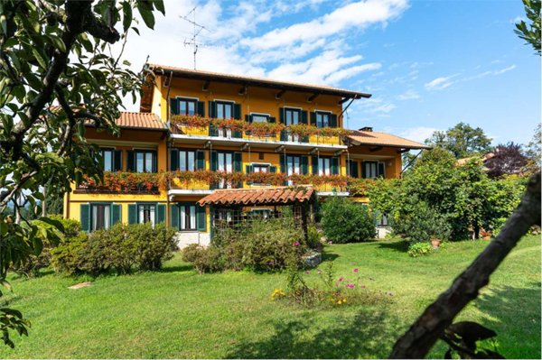 casa indipendente in vendita ad Oleggio Castello in zona Campora
