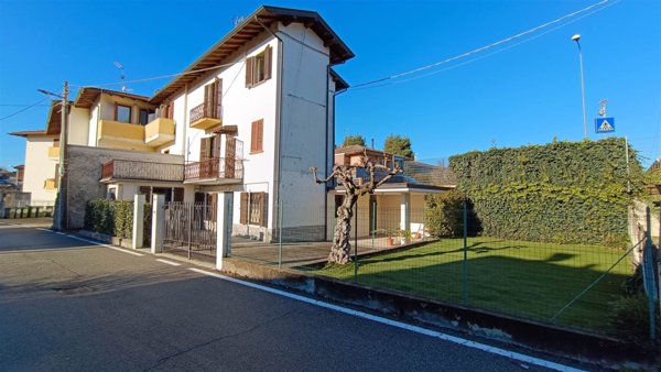 casa indipendente in vendita ad Oleggio Castello